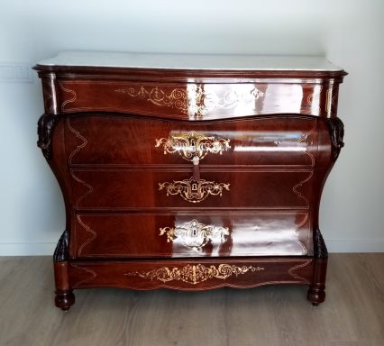 Còmoda d’estil clàssic francès