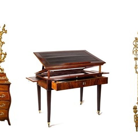 Mobles antics restaurats: tocador rococó amb mirall, escriptori estil Imperi i mirall daurat Luis XVI"