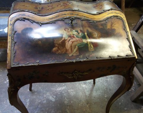 Escriptori d’estil francès rococó (Lluís XV) Avans