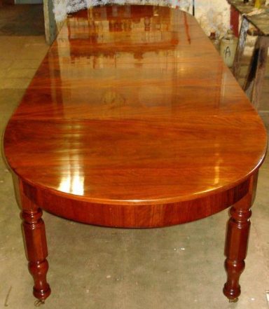 Taula Victorian tardana o isabelina (s. XIX), molt comuna entre 1850 i 1880.Després