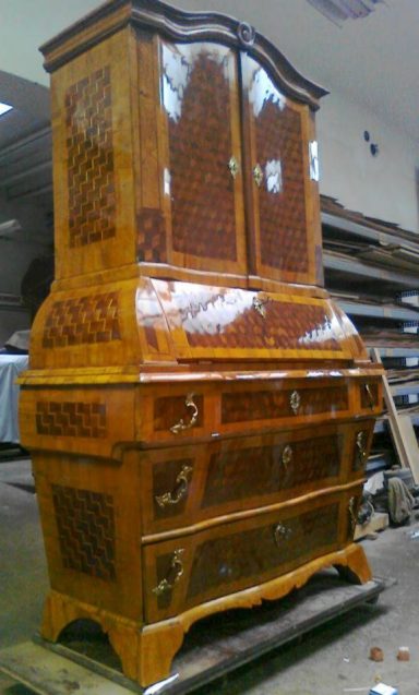 Escriptori amb vitrina – Estil Barroc Rococó (ca. 1750)